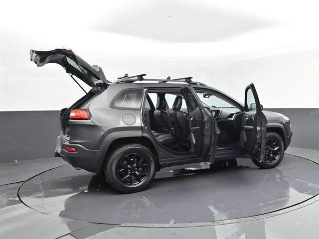 Used 2016 Jeep Cherokee Trailhawk w/ Leather Interior Group AWD/4WD image 29