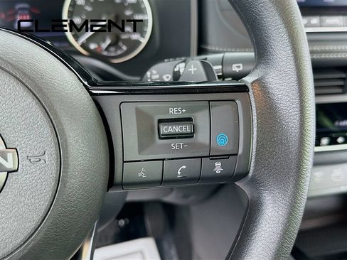 Used 2023 Nissan Rogue SV FWD image 17