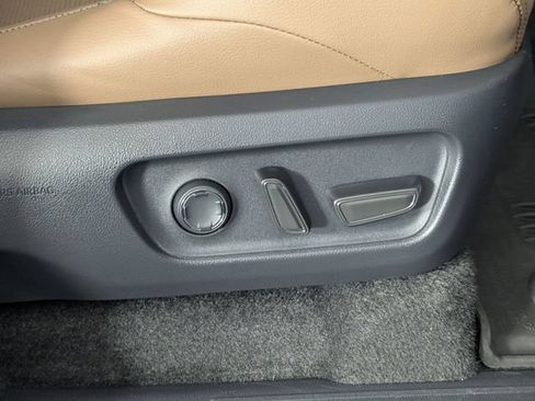 Used 2025 Toyota 4Runner Limited AWD/4WD image 40