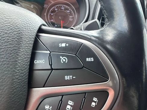 Used 2021 Jeep Cherokee Limited AWD/4WD image 29