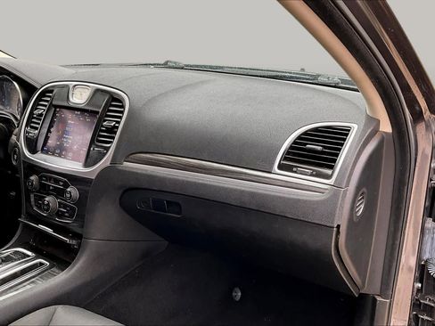 Used 2020 Chrysler 300 Touring w/ Sport Appearance Package RWD image 17
