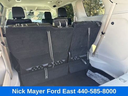 Used 2023 Chrysler Pacifica Touring-L FWD image 16