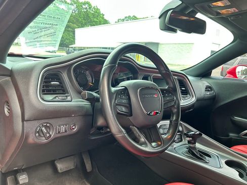 Used 2020 Dodge Challenger SXT w/ Blacktop Package image 9