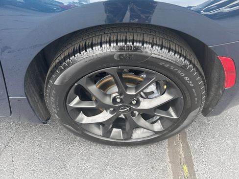 Used 2025 Chrysler Pacifica Limited image 18