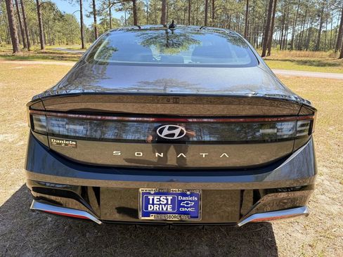 Used 2024 Hyundai Sonata SEL w/ Convenience Package FWD image 4