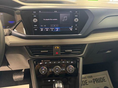 Used 2024 Volkswagen Taos SE image 7