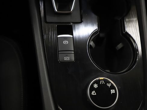 Used 2024 Nissan Rogue SL image 25