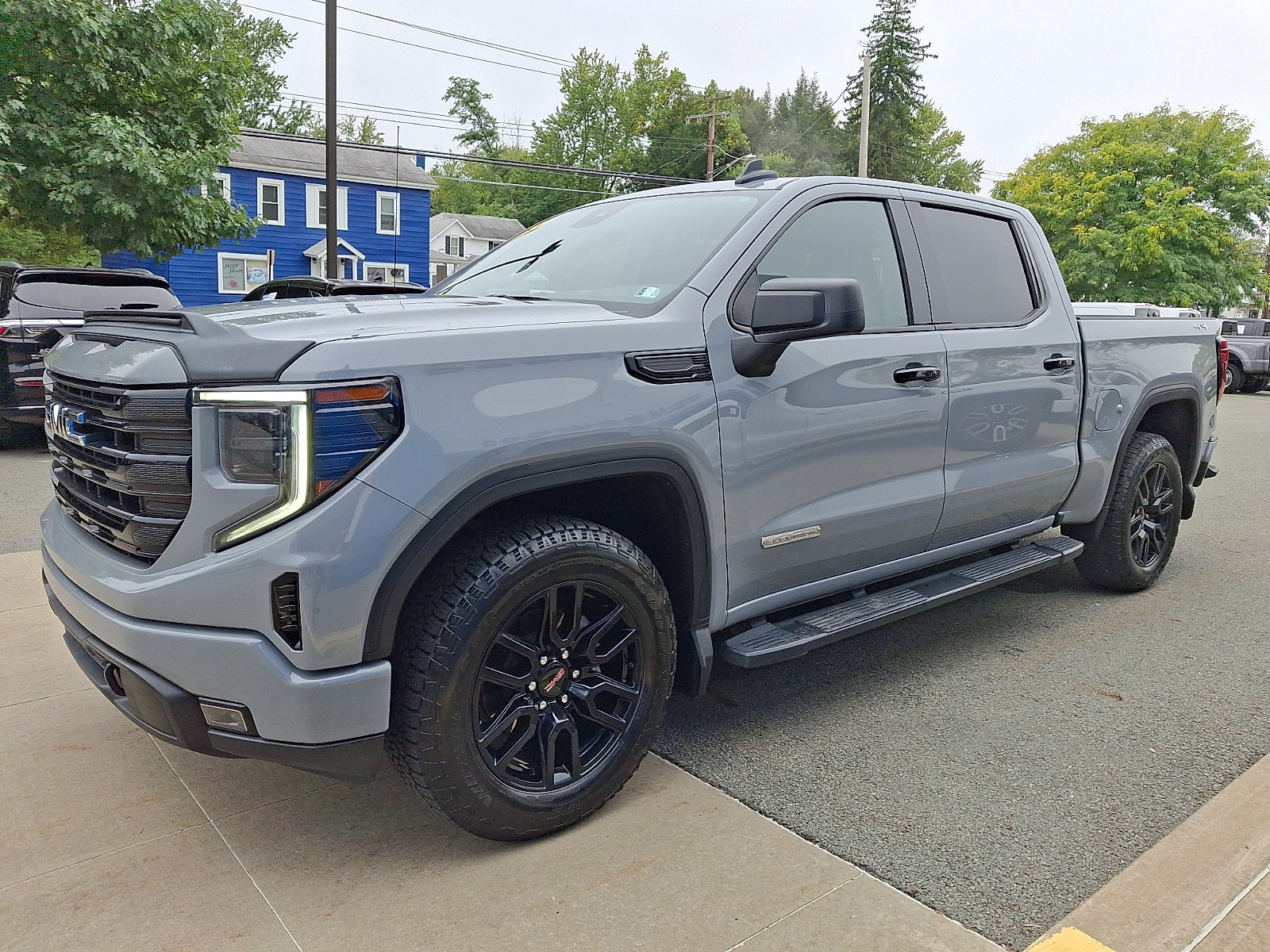 Used 2024 GMC Sierra 1500 Elevation AWD/4WD image 3