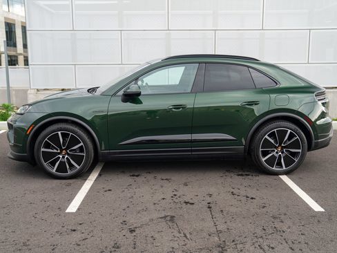 Certified 2025 Porsche Macan 4 Electric AWD/4WD image 2