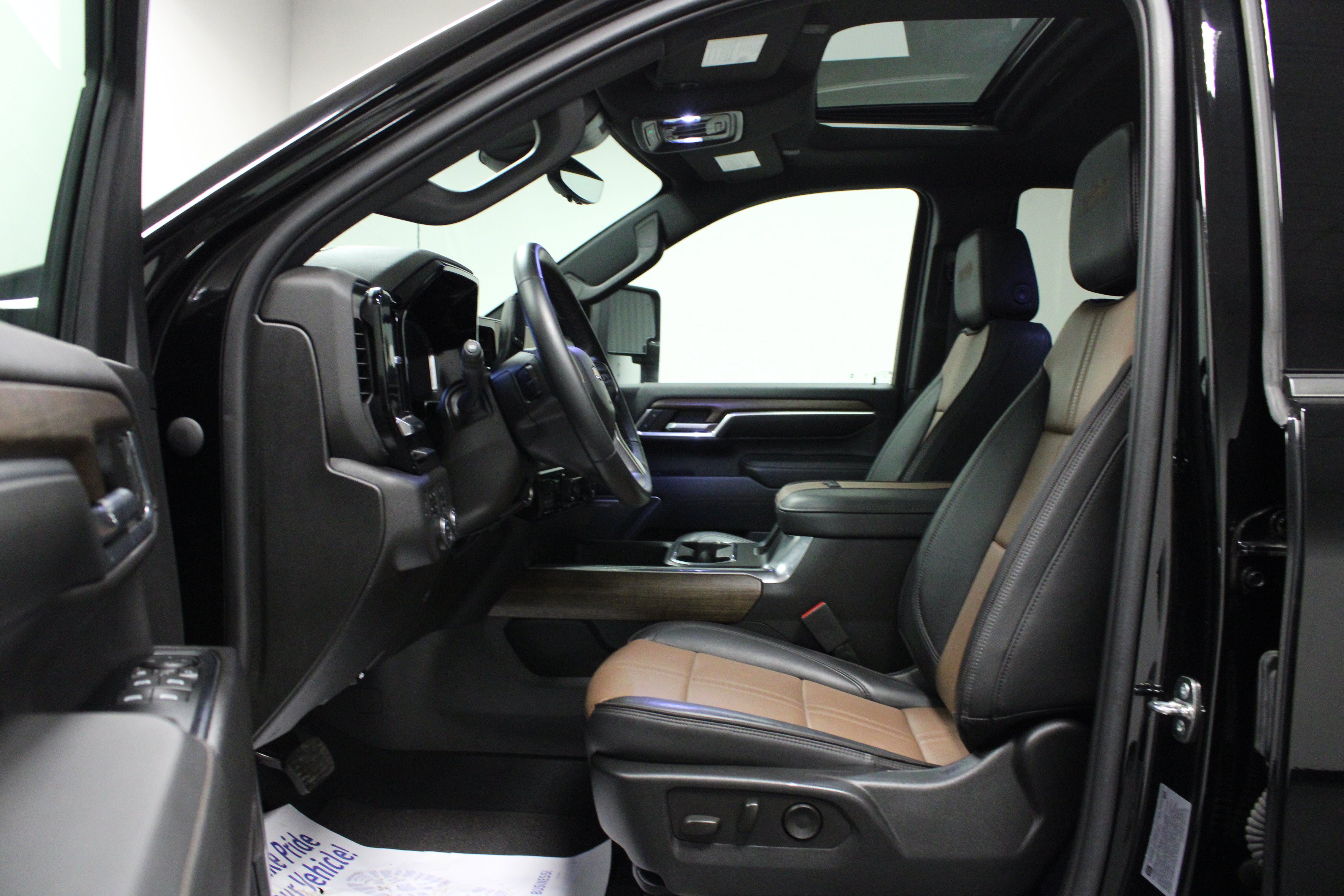 Used 2024 Chevrolet Silverado 2500 High Country w/ Technology Package AWD/4WD image 12