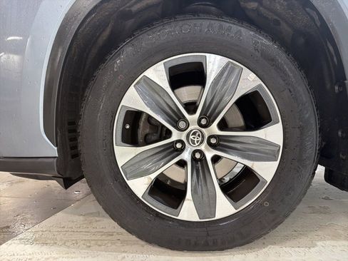Used 2023 Toyota Highlander L image 16