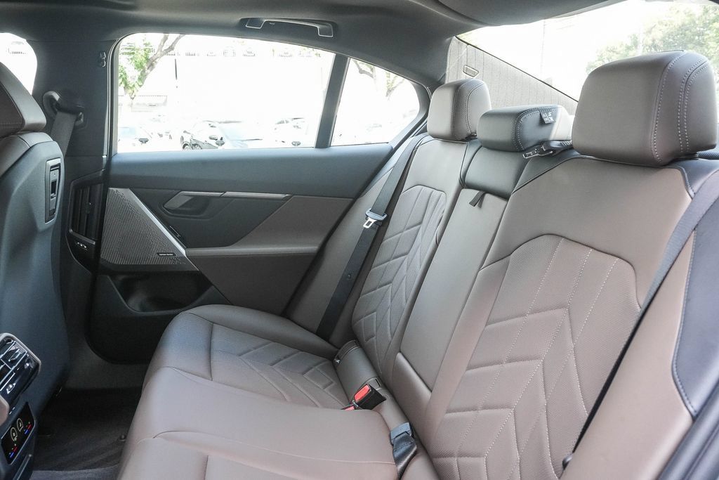 Used 2026 BMW 530i RWD image 18