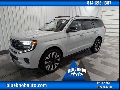 Used 2025 Ford Expedition Platinum w/ Driver's Package AWD/4WD image 1
