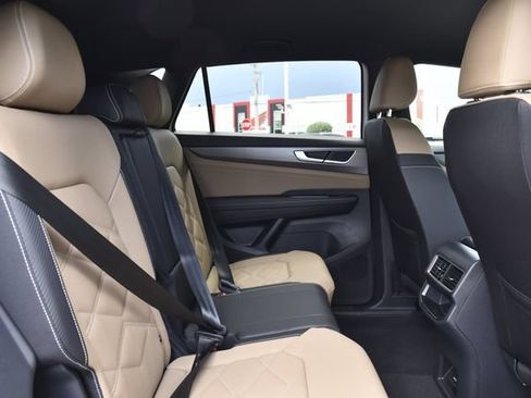 Used 2026 Volkswagen Atlas Cross Sport SE FWD image 23