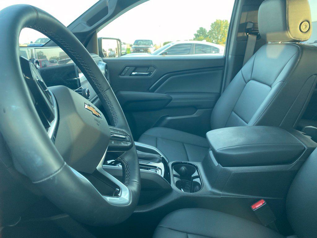 Used 2025 Chevrolet Colorado LT w/ LT Convenience Package AWD/4WD image 15