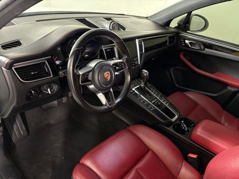 Used 2018 Porsche Macan AWD/4WD image 19