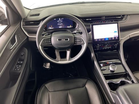 Used 2023 Jeep Grand Cherokee L Limited w/ Black Appearance Package AWD/4WD image 23