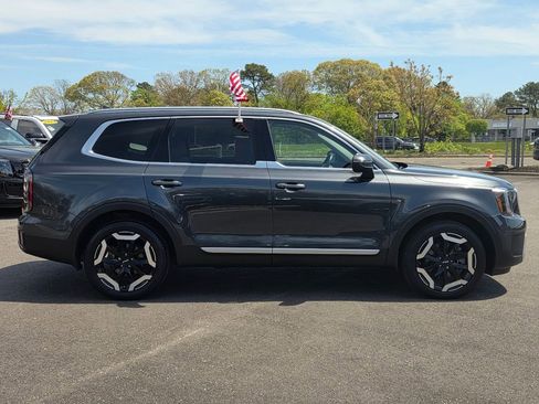 Used 2024 Kia Telluride EX AWD/4WD image 3