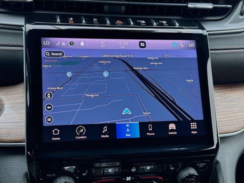 Used 2021 Jeep Grand Cherokee L Summit w/ Luxury Tech Group V image 9