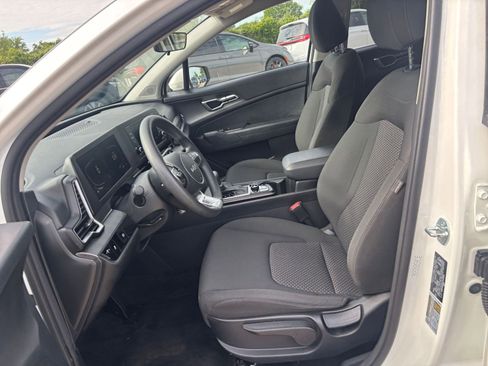 Used 2025 Kia Sportage LX image 25