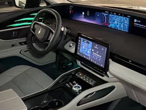 New 2026 Lincoln Nautilus Reserve AWD/4WD image 11