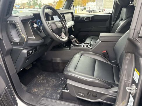 New 2025 Ford Bronco Badlands image 8