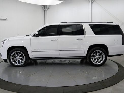 Used 2020 GMC Yukon XL Denali w/ Denali Premium Package AWD/4WD image 4