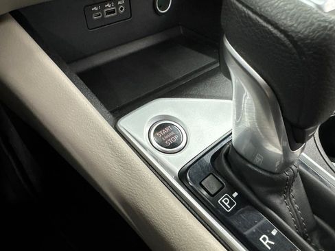 Used 2025 Nissan Altima 2.5 SV FWD image 22