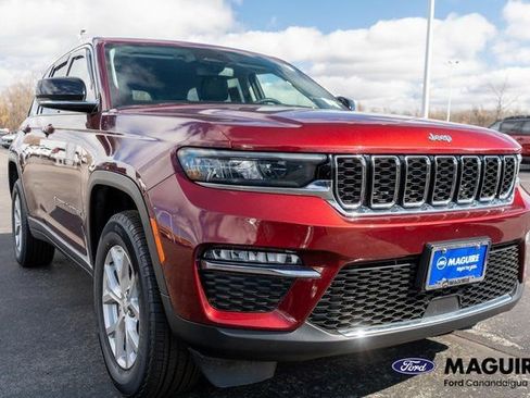 Used 2023 Jeep Grand Cherokee Limited AWD/4WD image 3