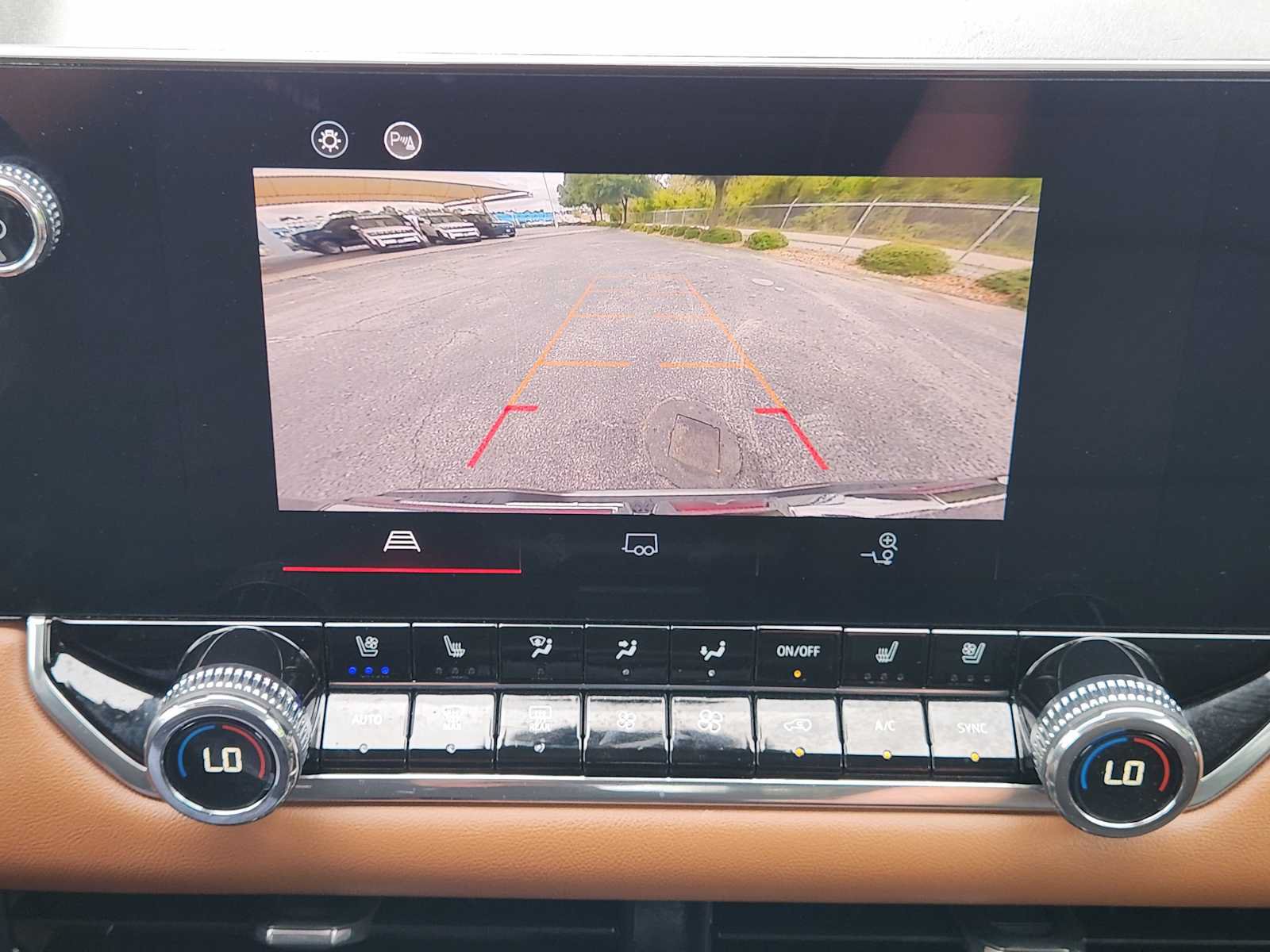 Certified 2023 GMC Canyon AT4 w/ AT4 Premium Package AWD/4WD image 19