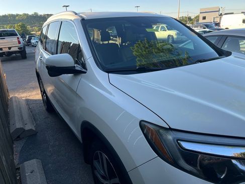 Used 2016 Honda Pilot Touring image 5