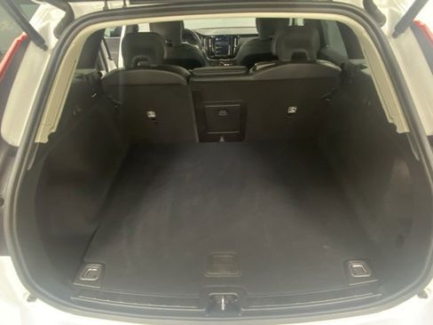 Certified 2025 Volvo XC60 B5 Core image 9