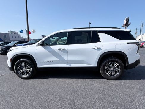 Used 2025 Chevrolet Traverse LT FWD image 5