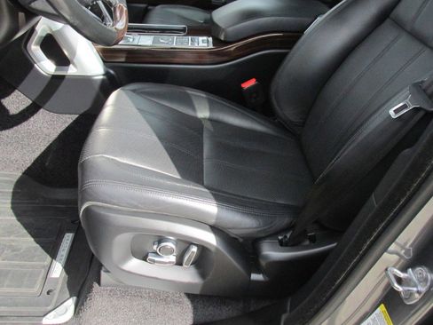 Used 2016 Land Rover Range Rover HSE image 37