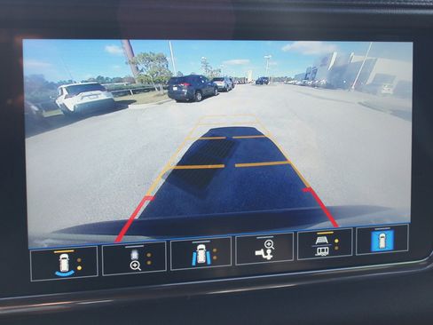 Used 2021 GMC Yukon Denali w/ Denali Premium Package image 8