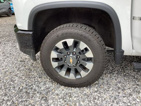 Used 2021 Chevrolet Silverado 2500 Custom w/ Custom Value Package AWD/4WD image 9
