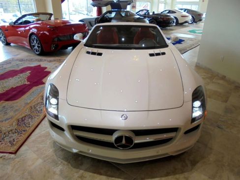 Used 2012 Mercedes-Benz SLS AMG Roadster image 4