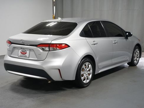 Used 2022 Toyota Corolla LE image 8