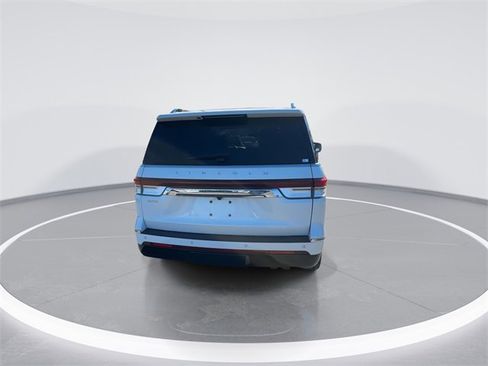 Used 2023 Lincoln Navigator Reserve image 6