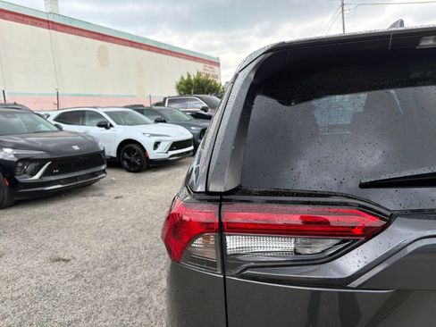 Used 2022 Toyota RAV4 LE FWD image 17