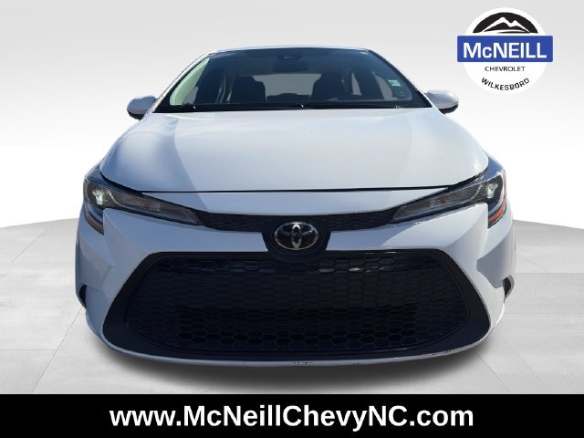Used 2021 Toyota Corolla LE FWD image 2