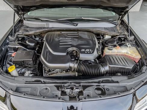 Used 2020 Chrysler 300 Limited image 16