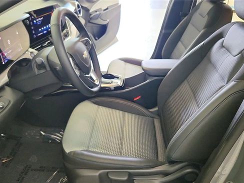 Used 2025 Chevrolet Trax LT w/ Sunroof Package FWD image 22