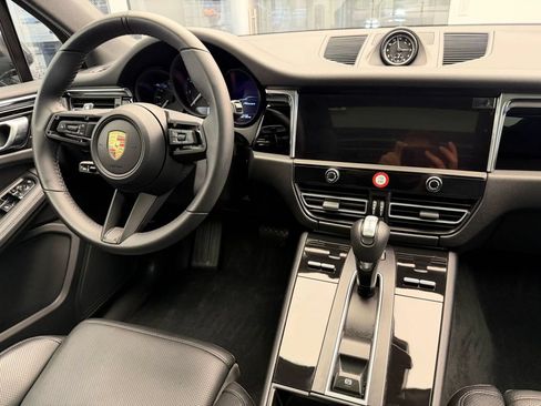 Certified 2026 Porsche Macan AWD/4WD image 13