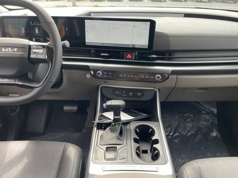 New 2027 Kia Carnival FWD image 11