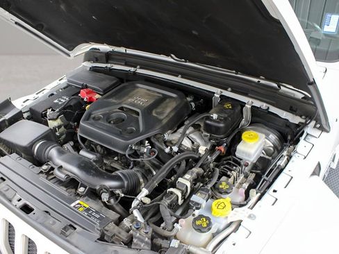 Used 2019 Jeep Wrangler Unlimited Sahara w/ Safety Group image 29