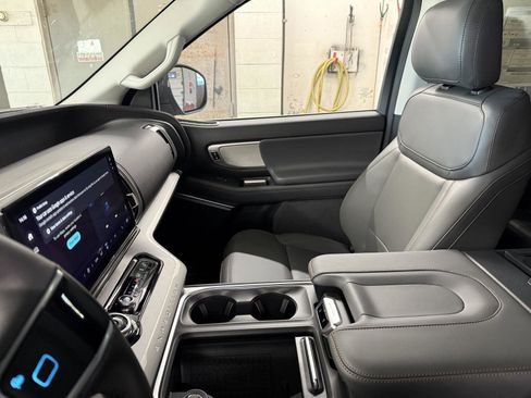 New 2025 Ford Expedition Active image 15