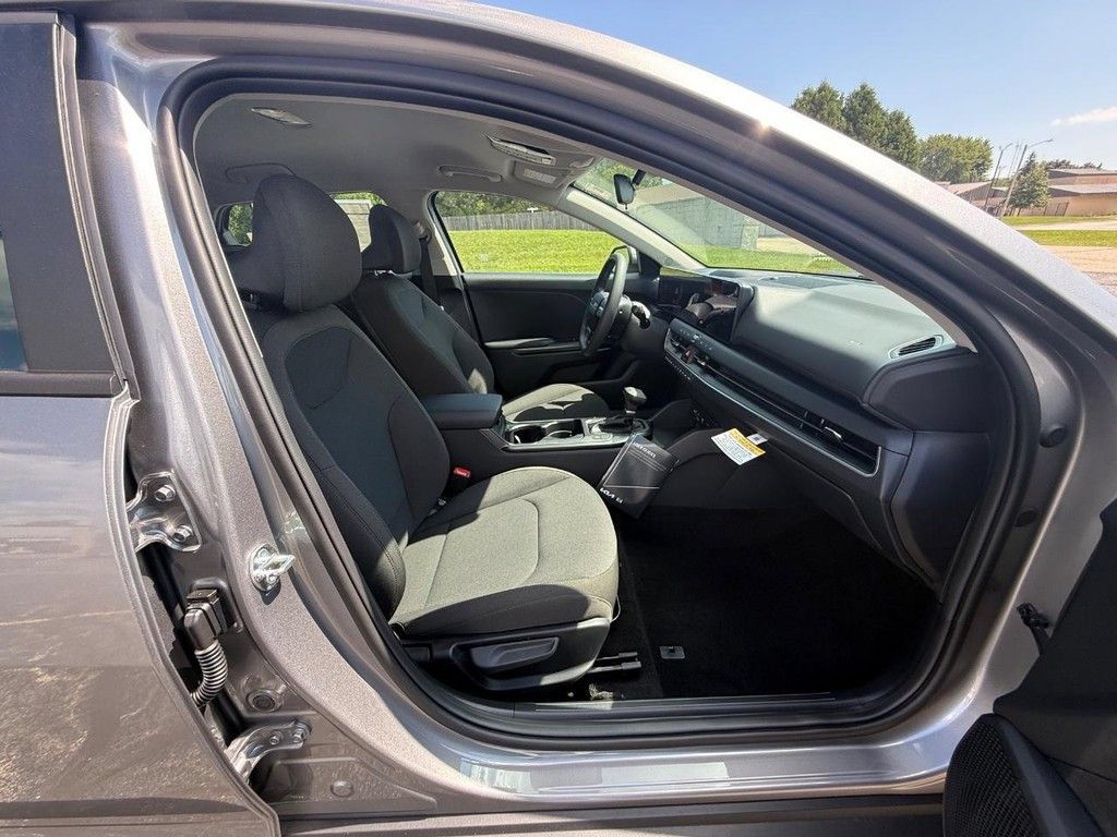 New 2026 Kia K4 FWD image 12