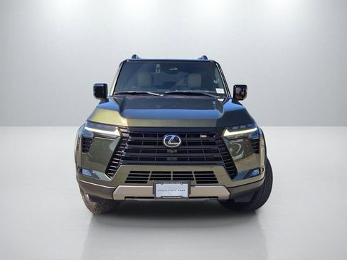 Used 2024 Lexus GX 550 image 2