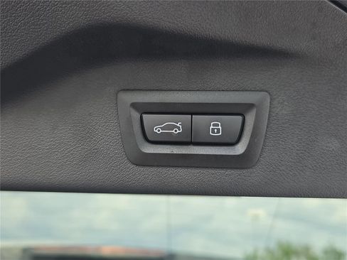 Certified 2025 BMW X7 M60i AWD/4WD image 9